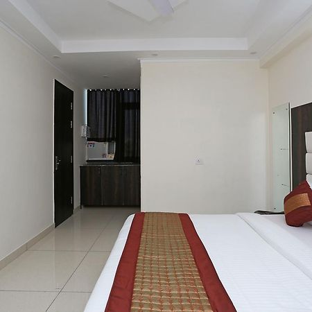 Oyo 9147 Hotel Aerostay Nuova Delhi Esterno foto