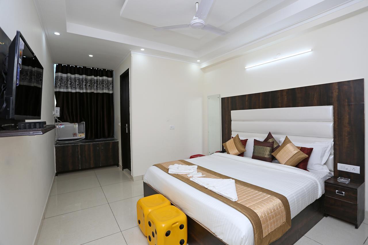 Oyo 9147 Hotel Aerostay Nuova Delhi Esterno foto