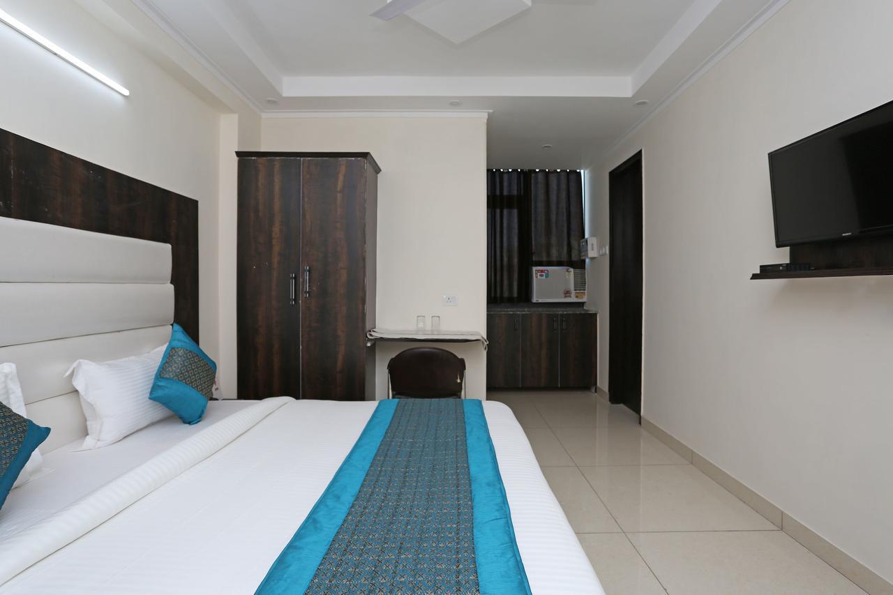 Oyo 9147 Hotel Aerostay Nuova Delhi Esterno foto